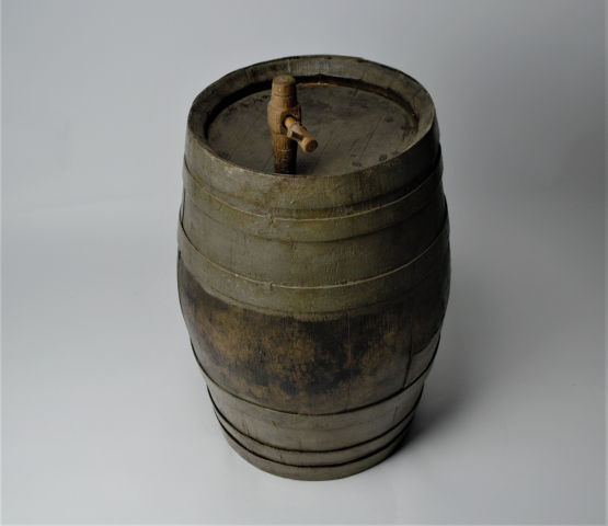 Discover our 19th century ale cask, superbly preserved with iron bands. Dimensions: 39cm high x 31cm wide. Shop now for vintage charm!
