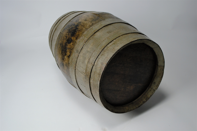 Discover our 19th century ale cask, superbly preserved with iron bands. Dimensions: 39cm high x 31cm wide. Shop now for vintage charm!
