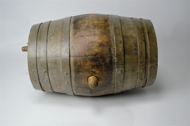 Discover our 19th century ale cask, superbly preserved with iron bands. Dimensions: 39cm high x 31cm wide. Shop now for vintage charm!