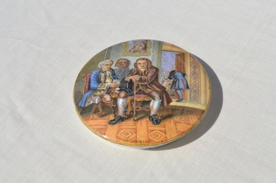 Discover our selection of vintage Dr. Johnson Prattware pot lids. Exceptional condition, perfect for collectors! Buy now and enrich your collection today.