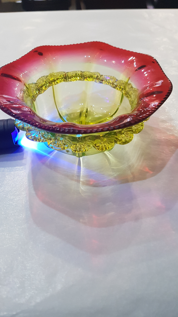 Discover our collection of 19th century uranium and cranberry moulded glass bowls. Pick your favourite today. Sizes up to 13 cm in diameter in amazing condition.