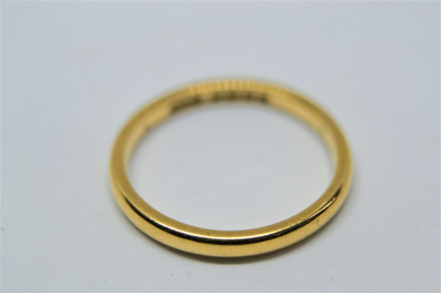 An 18ct Wedding Band Ring.