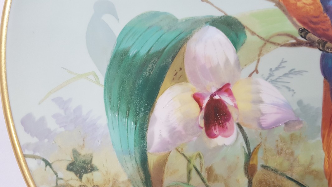 Discover our collection of antique ceramics, like this 1890 hand-decorated plate by B. Stuart. Adorned with colorful exotic birds, it measures 31 cm. Shop now!