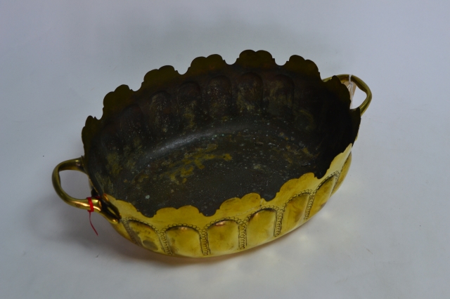 Experience the elegance of our Georgian glass montieth collection! Discover intricate designs and high-quality pieces. Shop now to add a vintage touch to your home decor.