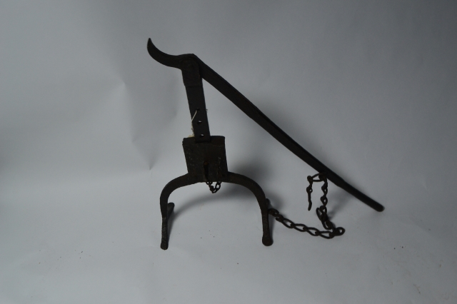 Boost your vehicle maintenance with our high-quality Georgian Cart Jacks! Exceptional strength and durability. Purchase today for stronger, safer lifts.