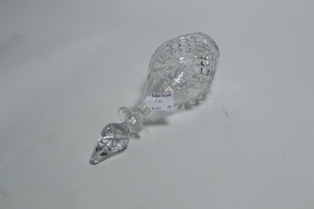 Explore our range of 20th century decanters, 32cm in height. Perfect for your home bar. Shop now to elevate your wine experience! Don't miss out!