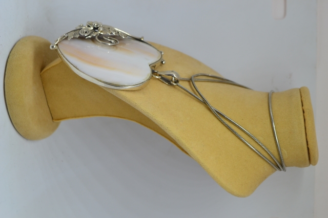 925 Silver Necklace with Heart Shaped Shell Pendant