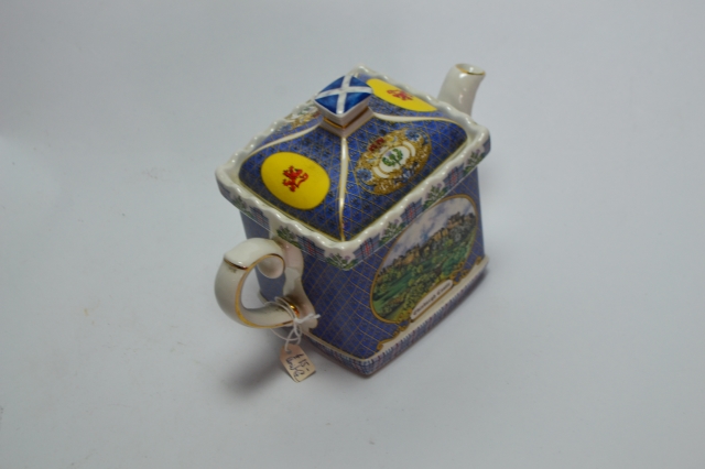 Experience the charm of Scotland with our Edinburgh Castle tea pot. Highest-quality ceramic and authentic design. Shop now to add elegant castle vibes to your tea time.