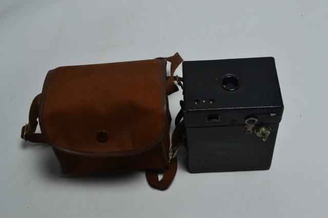 Discover our range of vintage Kodak box cameras. Shop now to experience superior quality and meticulous design. Don’t miss out, order today!