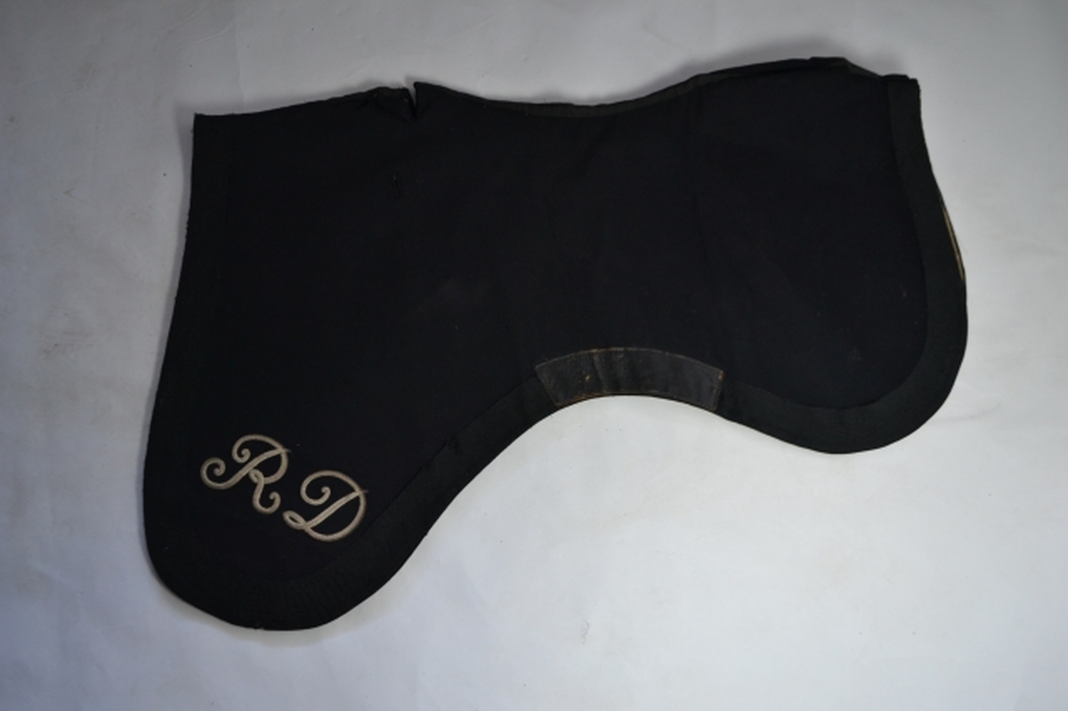 Discover our collection of late Victorian 1st Devon Yeomanry Officers shabraques. This rare piece, circa 1871-1894, features stunning silver bullion embroidery. Shop now!