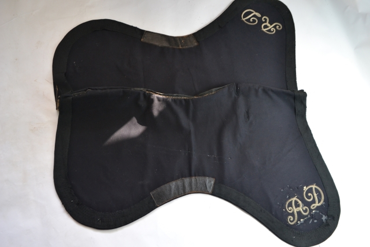 Discover our collection of late Victorian 1st Devon Yeomanry Officers shabraques. This rare piece, circa 1871-1894, features stunning silver bullion embroidery. Shop now!