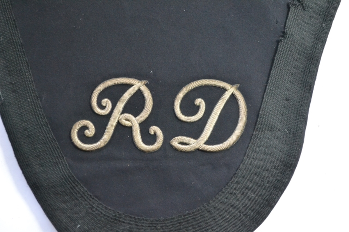 Discover our collection of late Victorian 1st Devon Yeomanry Officers shabraques. This rare piece, circa 1871-1894, features stunning silver bullion embroidery. Shop now!