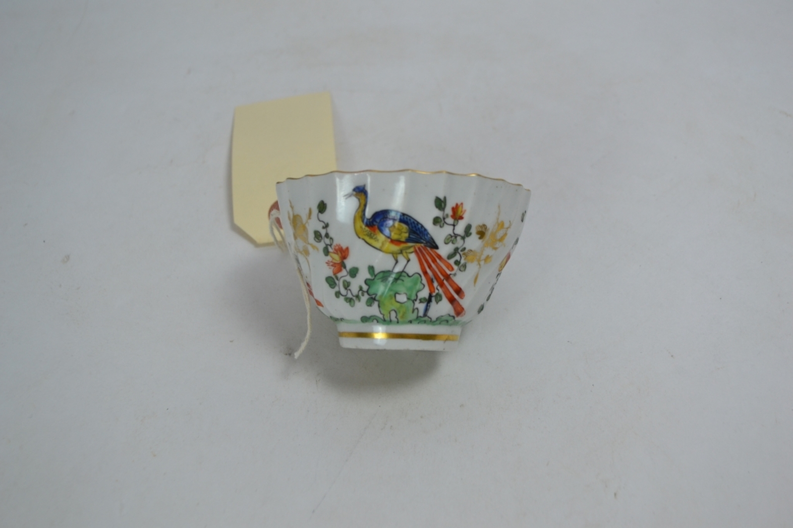 A Early 19th Century Worcestershire Teabowl Decorated in the Joshua Reynolds Pattern.