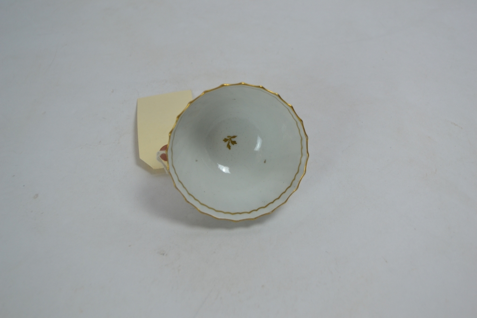 A Early 19th Century Worcestershire Teabowl Decorated in the Joshua Reynolds Pattern.