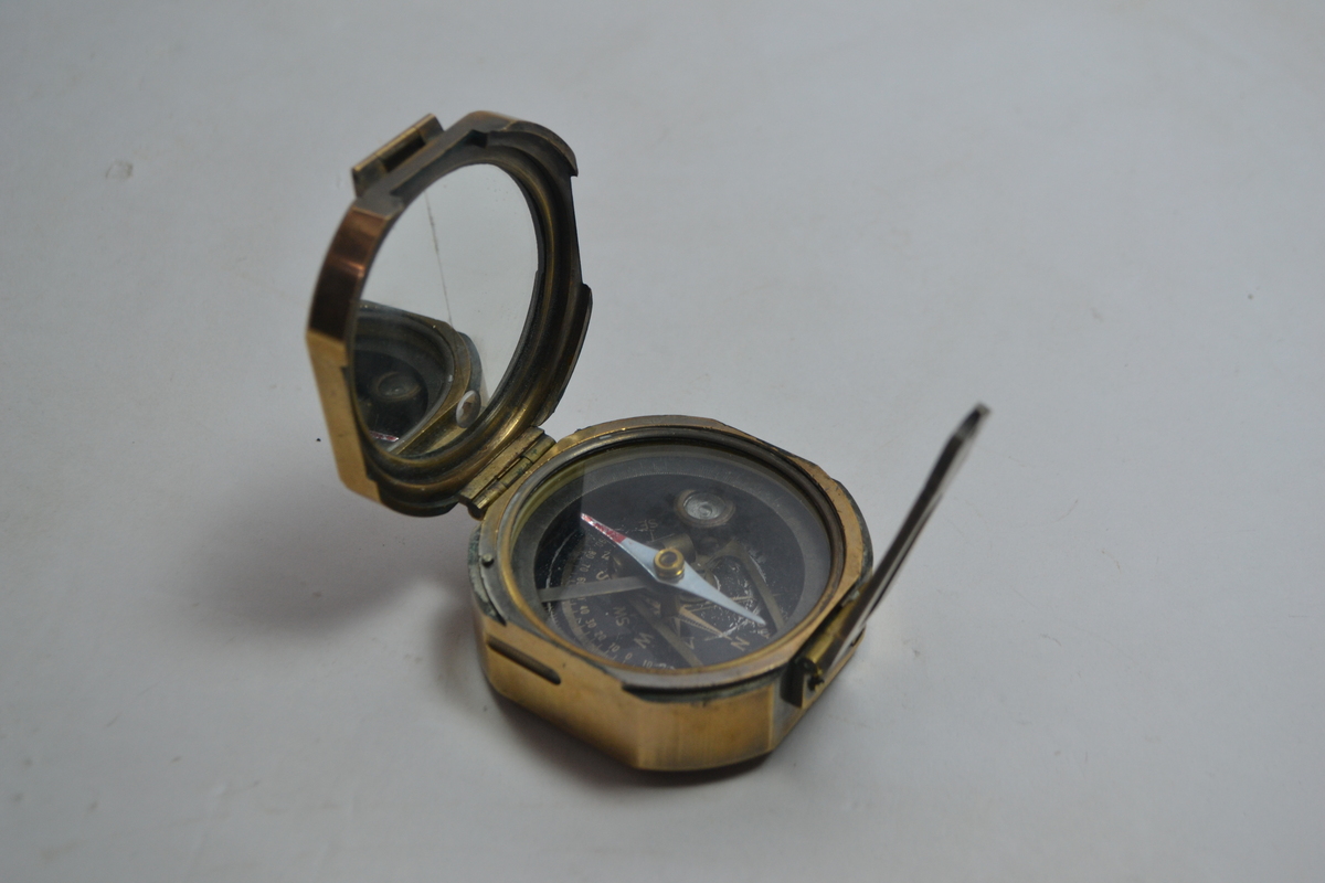 Mid 20th C. Possible Stanley London Maritime Campass