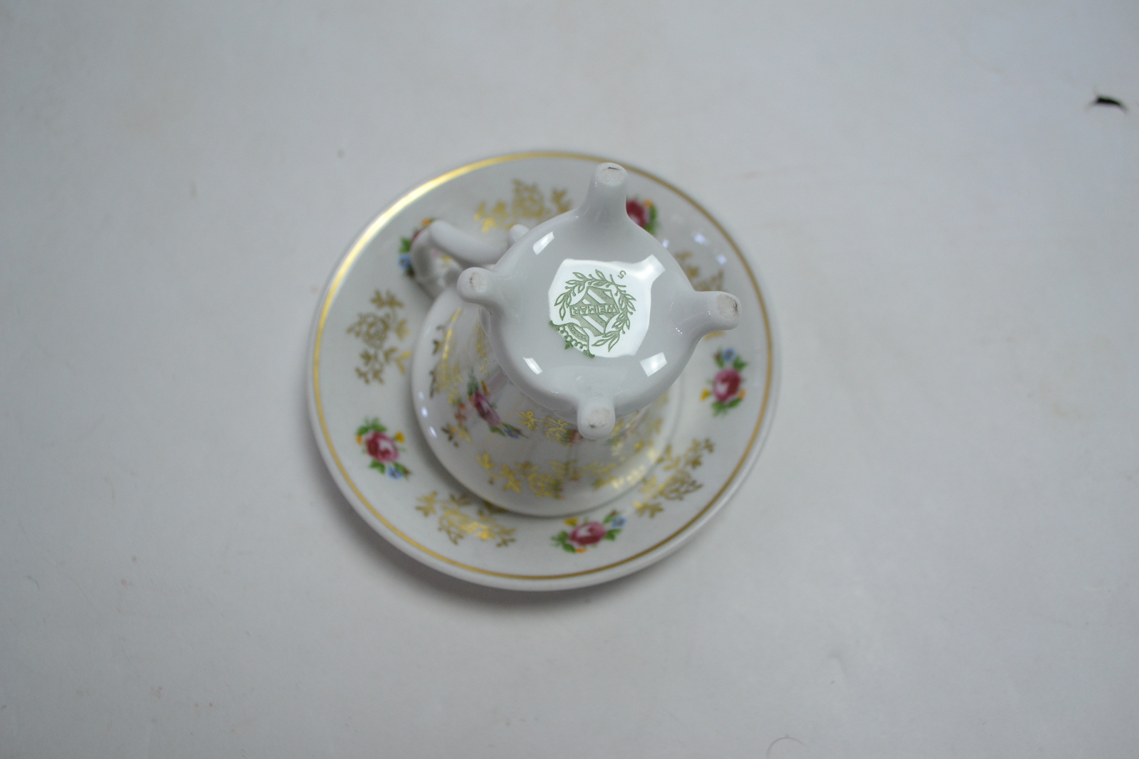 Experience the excellence of our Bavarian Gilt Cups! Expertly crafted, unique designs. Buy now to add elegance to your dining! Search using Bavarian Gilt Cups.