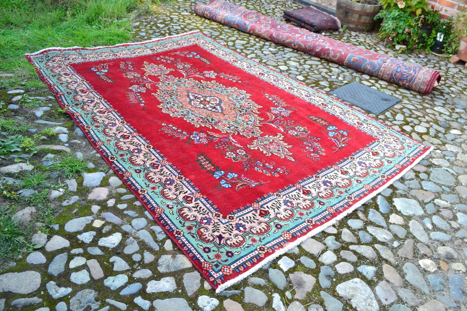 Discover our vibrant vintage Persian Tabriz carpet in a bespoke floral design. Add a touch of elegance to your space today. Shop now!