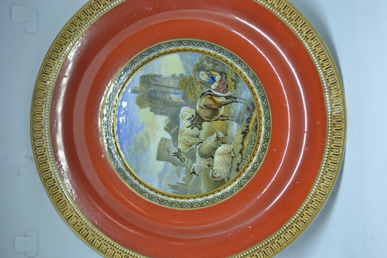 Explore our collection of vintage Prattware plates! Adorned with an exquisite orange border, sized at 22 cm. Purchase yours today.