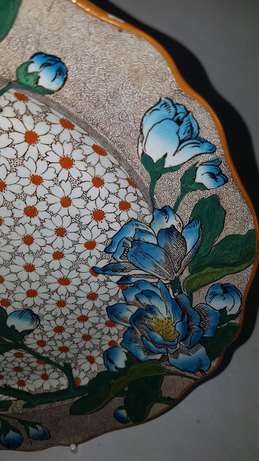 Discover our 19th-century Wedgwood plate from Etruria factory, Staffordshire! Exquisite plum blossom design, circa 1907, in pristine condition. Shop now!