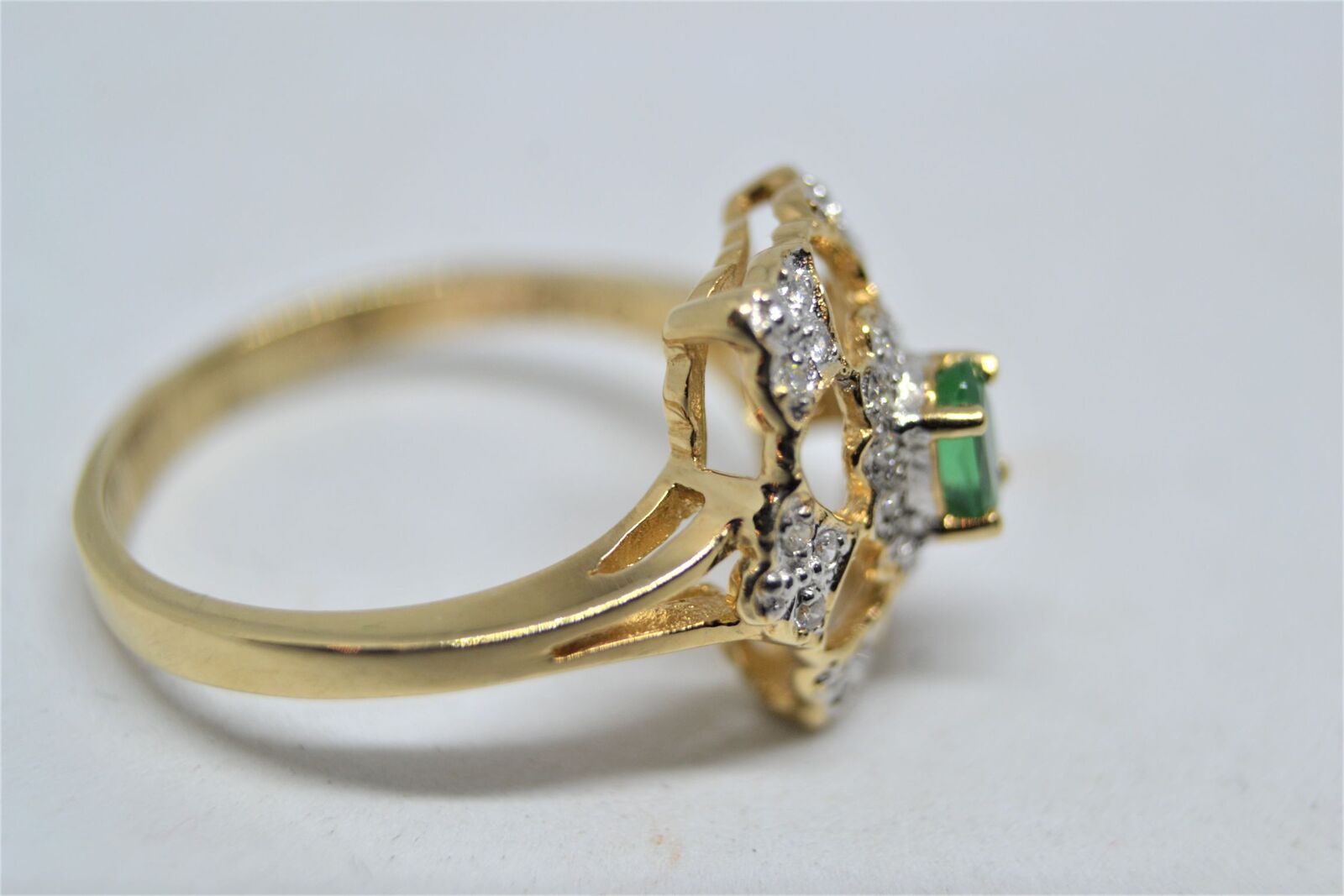 A 14ct Gold &#39;Emerald Lace&#39; Ring.