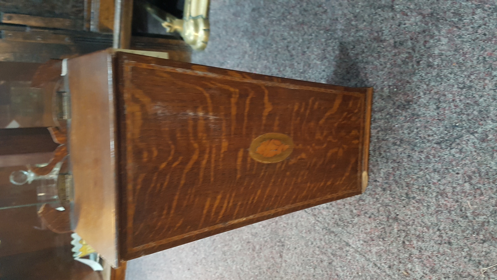 Discover our large Georgian Oak candle box! With dimensions of 34cm high, 12x8cm depth, and 17x15cm width, it's a must-have. Shop now!