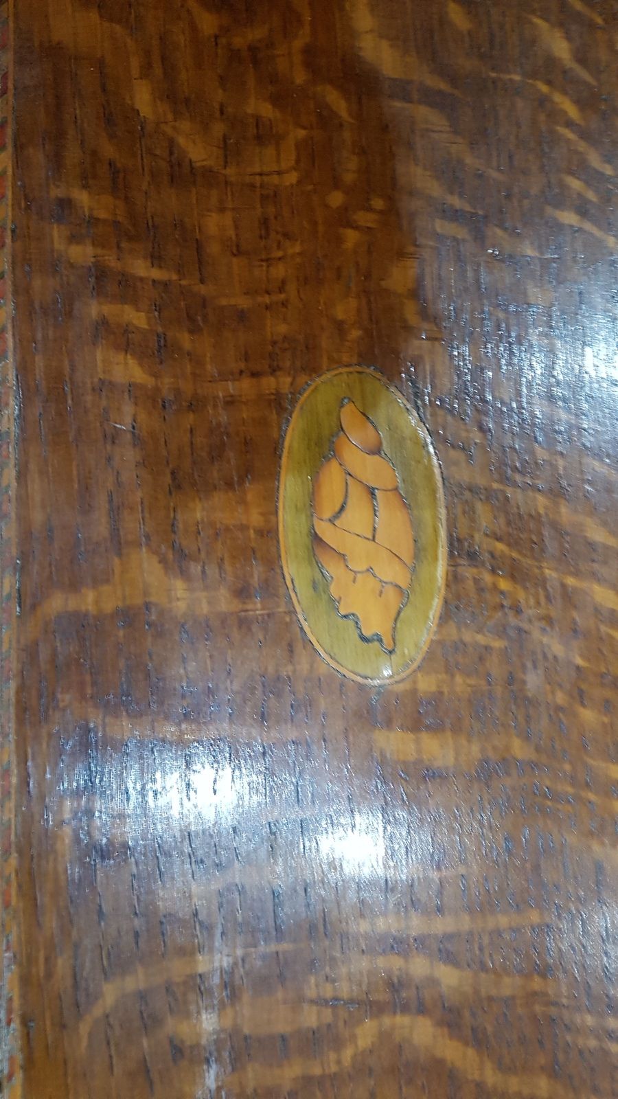 Discover our large Georgian Oak candle box! With dimensions of 34cm high, 12x8cm depth, and 17x15cm width, it's a must-have. Shop now!