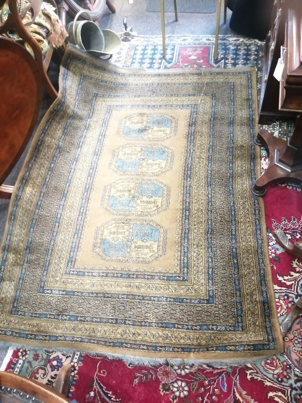 Discover our unique Turkoman Style rug, perfect for your living space. Size 180cm x 134cm. Buy now for an instant home refresh!