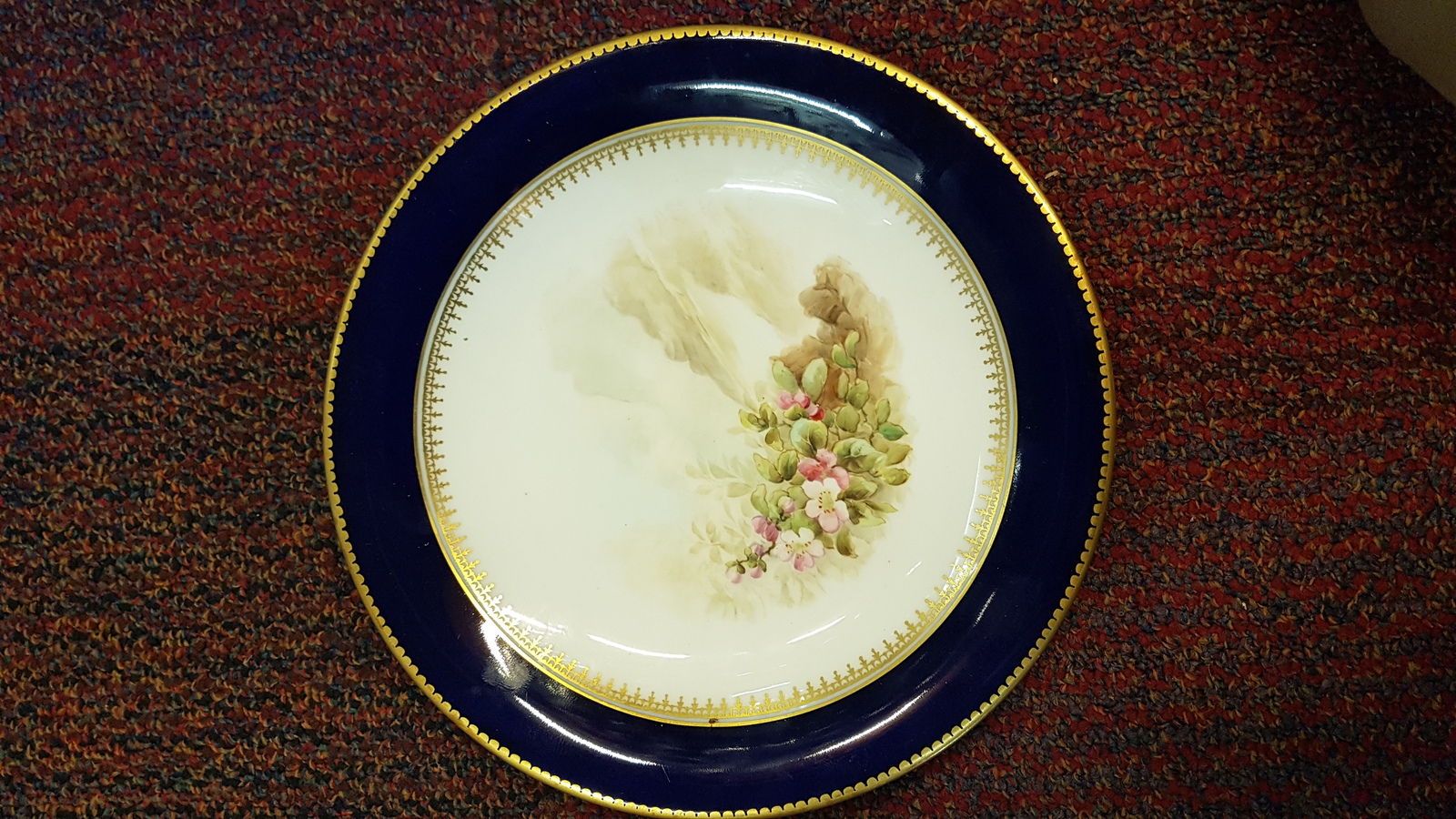 Discover stunning 19th century Grainger's Worcester plates, hand-painted with wild flowers. Size 24cm, pattern no. 2541. Excellent condition! Shop now.