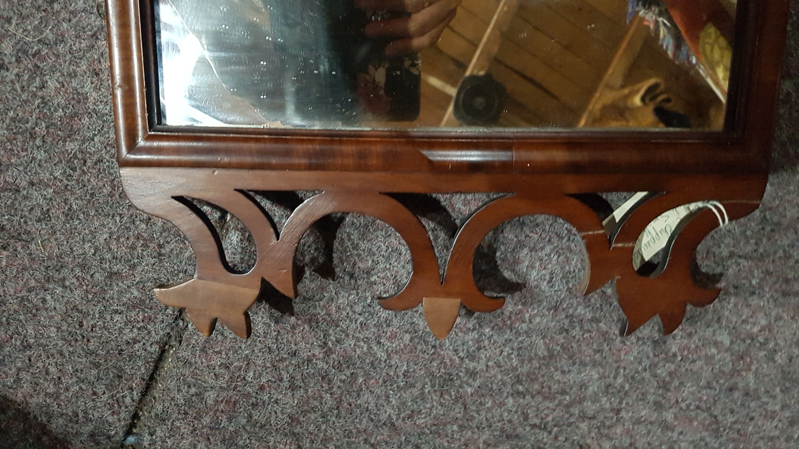 Discover our stunning 19th-century mahogany fretwork wall mirror, perfect to add vintage charm to your home. Act now and adorn your home with a piece of history!