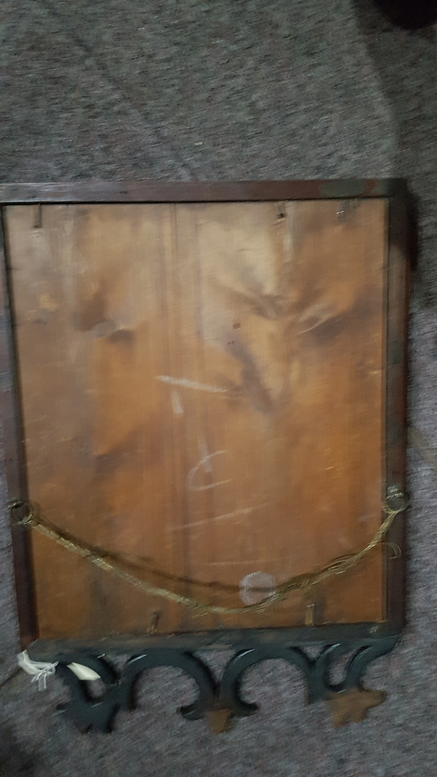 Discover our stunning 19th-century mahogany fretwork wall mirror, perfect to add vintage charm to your home. Act now and adorn your home with a piece of history!