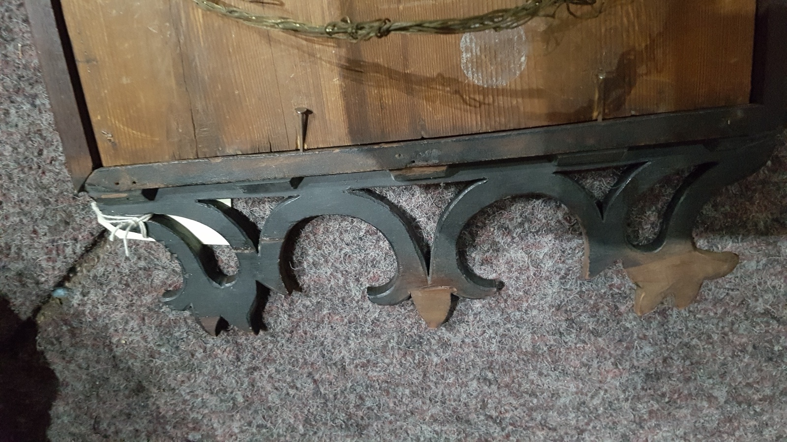 Discover our stunning 19th-century mahogany fretwork wall mirror, perfect to add vintage charm to your home. Act now and adorn your home with a piece of history!