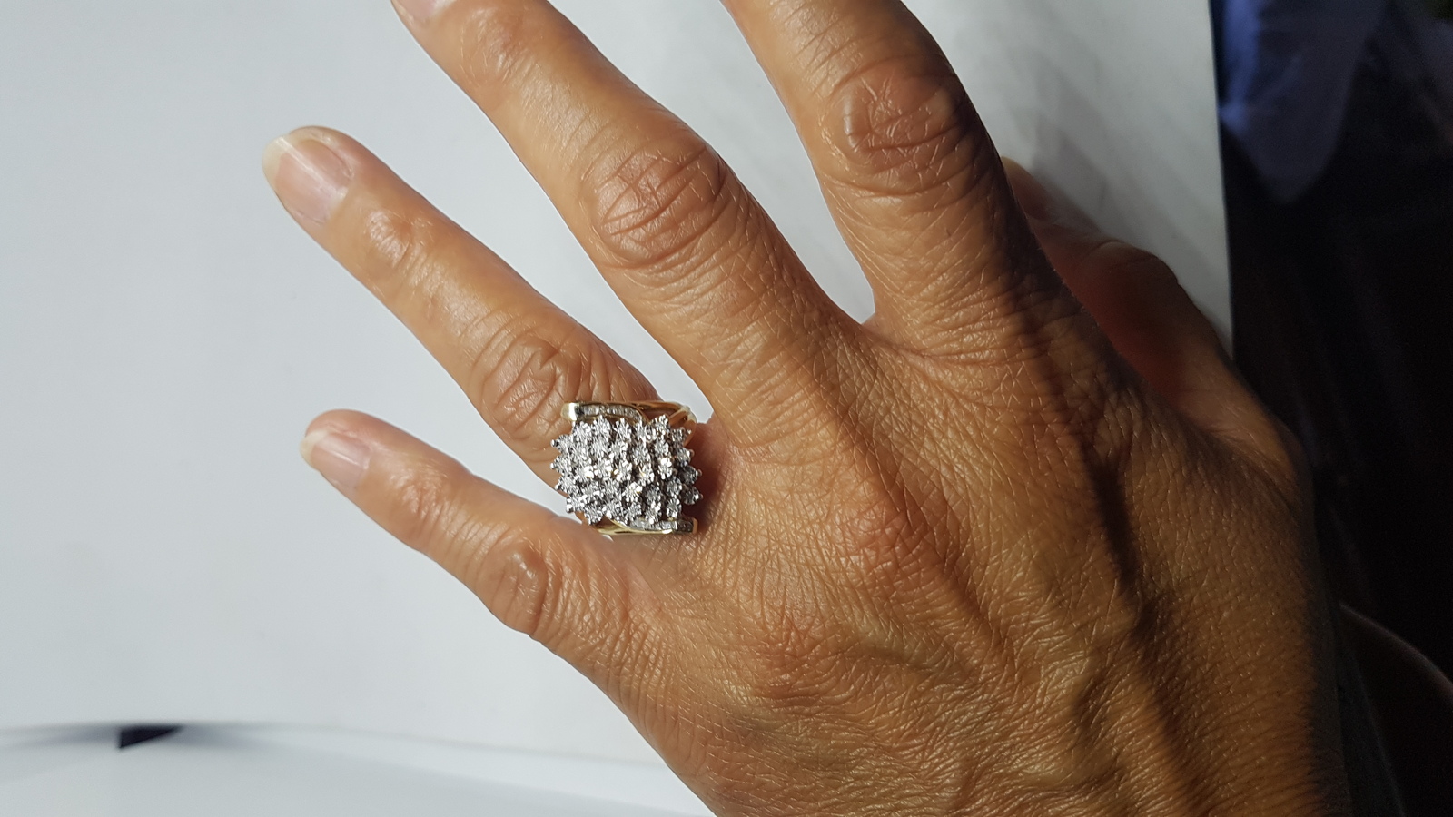 Discover our 10 ct gold and diamond cluster ring. Designed with floral sprays on a pierced mount, it's the perfect size N. Explore now and feel the weight of 4.4g luxury!