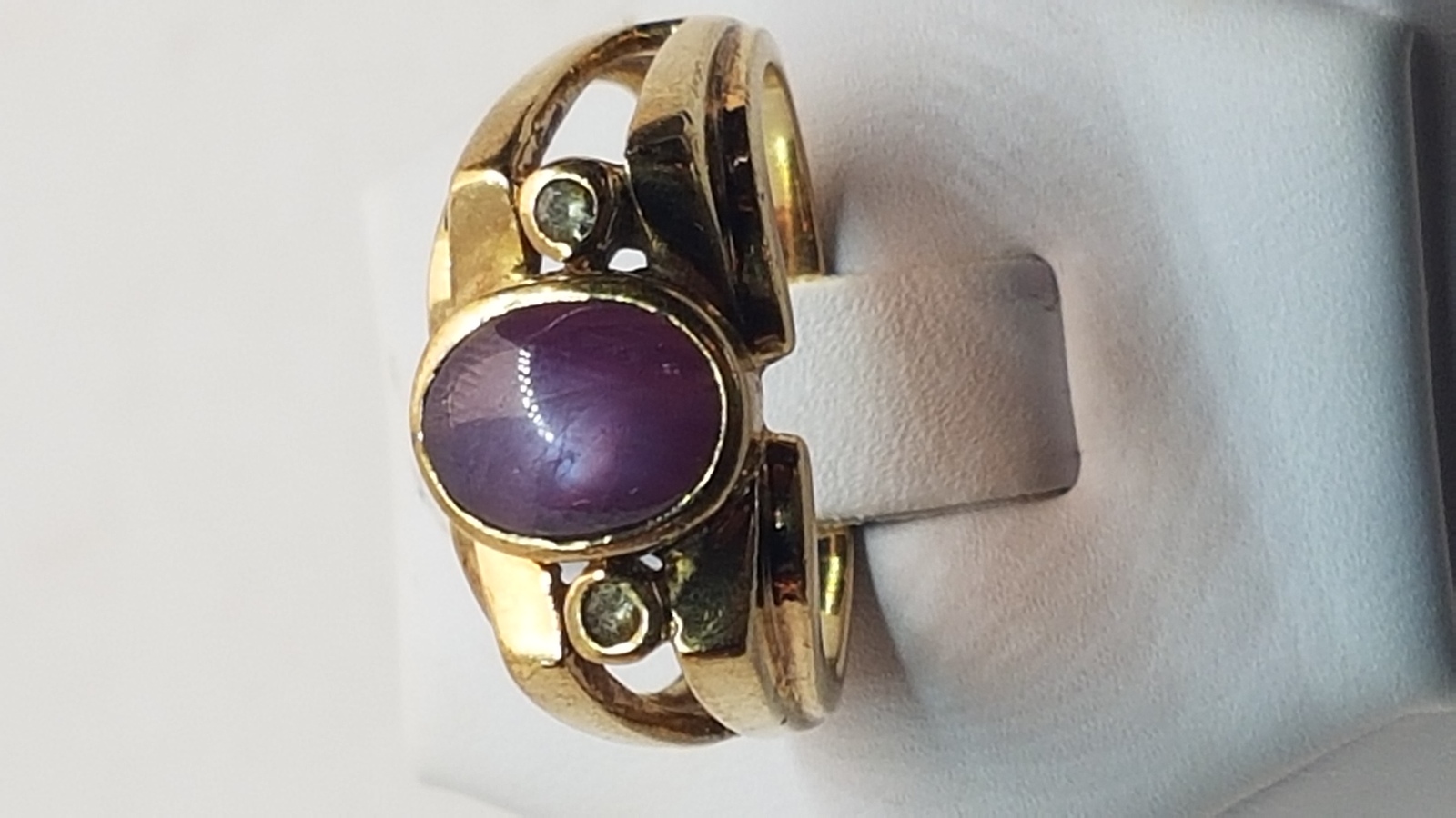 Browse our collection of stunning 9ct yellow gold star ruby dress rings. Featuring an exquisite 3.89 ct ruby and Birmingham hallmarks. Order yours today!