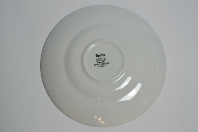 Discover our range of Spode Blue Italian saucers in various sizes perfect for your home. Shop now and style your dining with a classic touch.