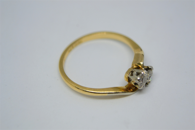 18ct Two Stone Diamond Ring.