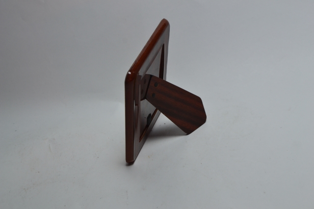 Discover our range of top-quality silver-plated picture frames. Improve your home decor today. High specifications guaranteed. Order now for unbeatable deals!