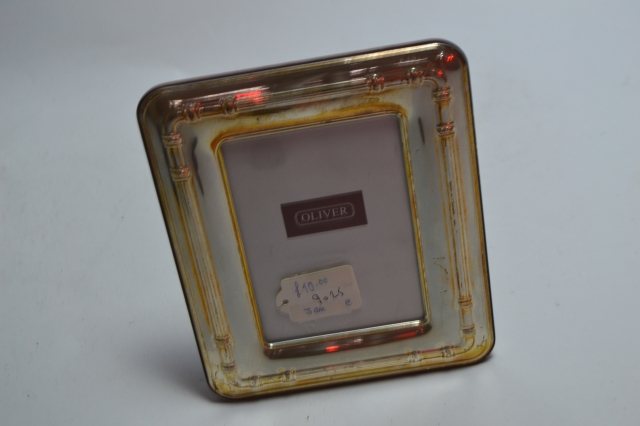 Discover our range of top-quality silver-plated picture frames. Improve your home decor today. High specifications guaranteed. Order now for unbeatable deals!