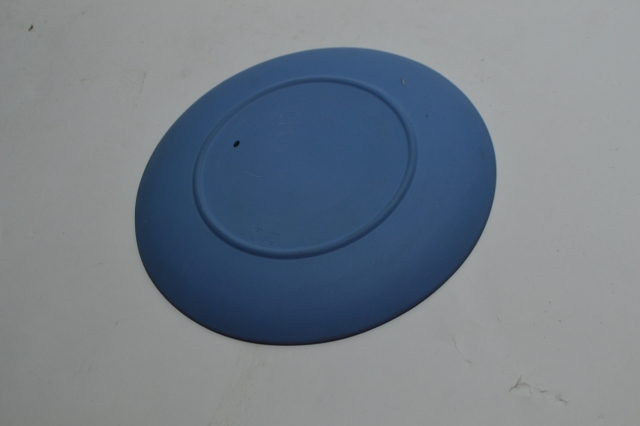 Explore our exquisite collection of Wedgewood plates, featuring the limited-edition 'Christmas 1973'. Savour the craftsmanship and make it yours today!