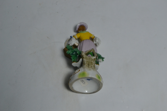 Capo De Monte Figure. [Broken]