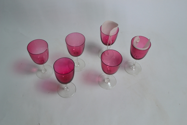 Discover our exclusive set of six handcrafted cranberry glasses! Elegant, durable and perfect for any occasion. Order yours now and upgrade your glassware collection.