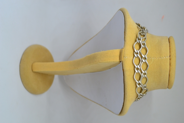 Explore our stunning silver 925 necklaces! Lightweight at just 16g and 40cm long. Order yours today and complete your jewelry collection.