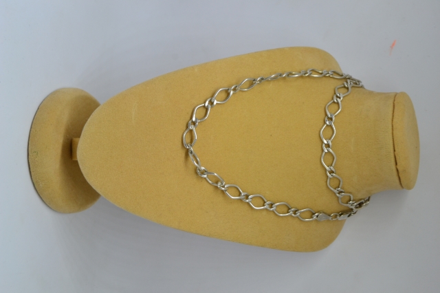 Explore our stunning silver 925 necklaces! Lightweight at just 16g and 40cm long. Order yours today and complete your jewelry collection.