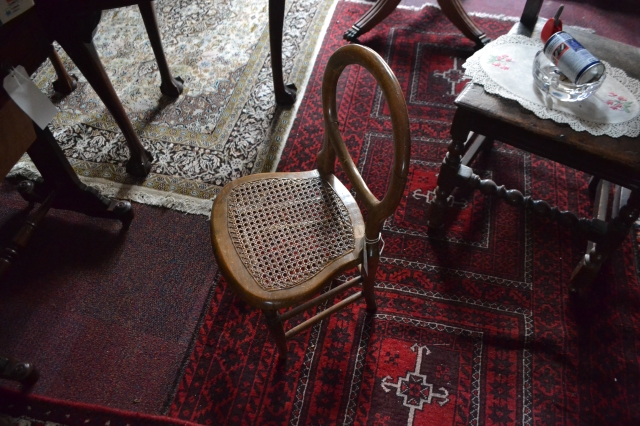 Discover our range of antique Victorian child's chairs! Explore handcrafted designs, superior materials & excellent comfort. Order now for a touch of vintage elegance.